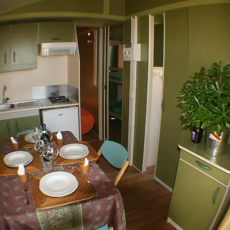 Camping Versilia Mare * 리도디캄파이오레