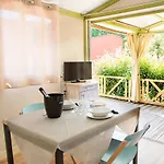 Camping Versilia Mare * Λίντο ντι Καμαϊόρε